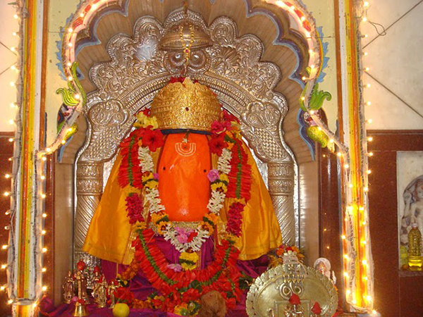 Vigneshwara Temple, Ozar